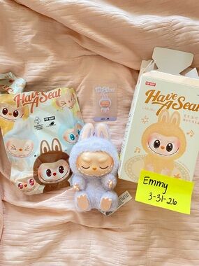 Pop Mart Have a Seat: Zizi